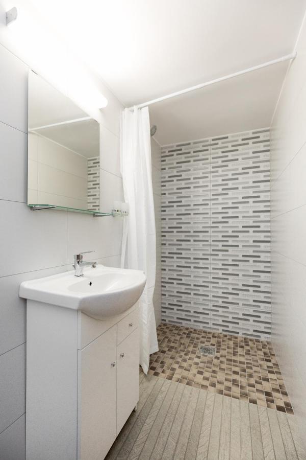 Minimalist Styled Tiny Ap @New York Cafe Apartment Budapest Exterior photo